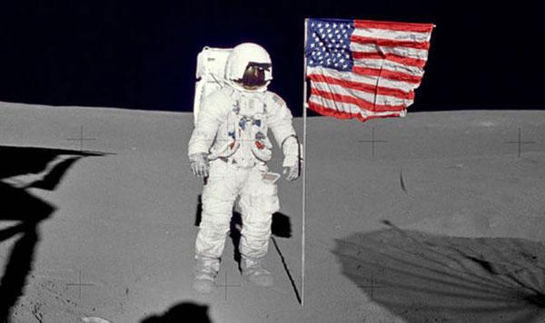 50 سال پیش: انسان بر ماه