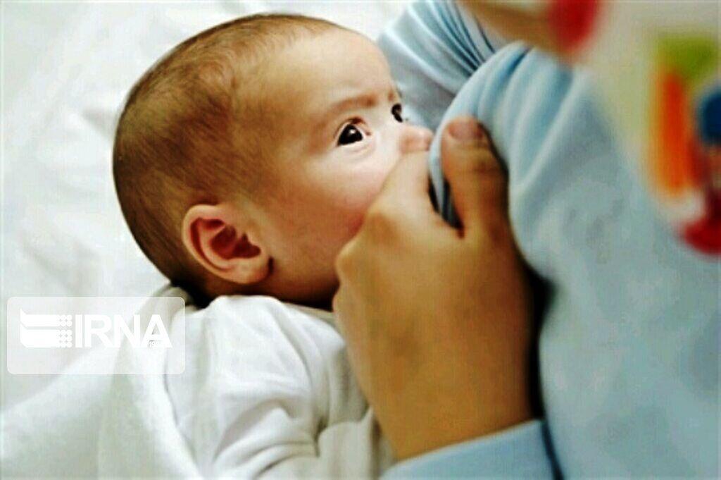خبرنگاران تغذیه با شیر مادر ویروس کرونا را به نوزادان انتقال نمی دهد