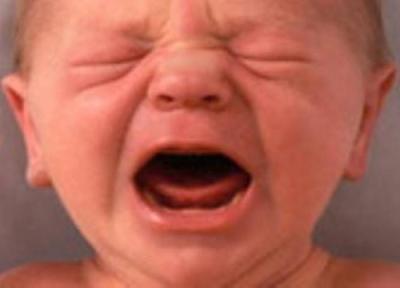 چرا نوزاد گریه می نماید
